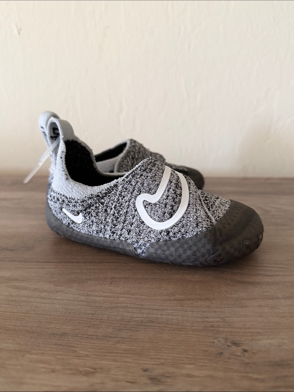 Nike Swoosh 1 - Black/White & Wolf Grey - Picture 3 of 4